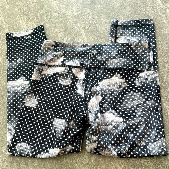 Lululemon Wunder Under Crop FullOn
Luon Dottie Dream Rose Neutral Blush Black 6 - Picture 2 of 5